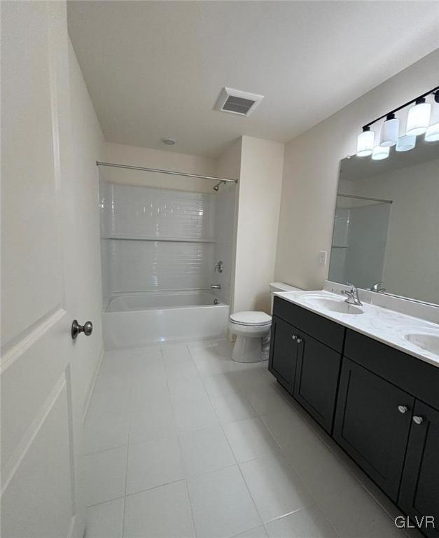 684 Rinaldi Lane, Unit W185 Easton, PA 18040 - Photo 9 of 11 2nd floor bathroom