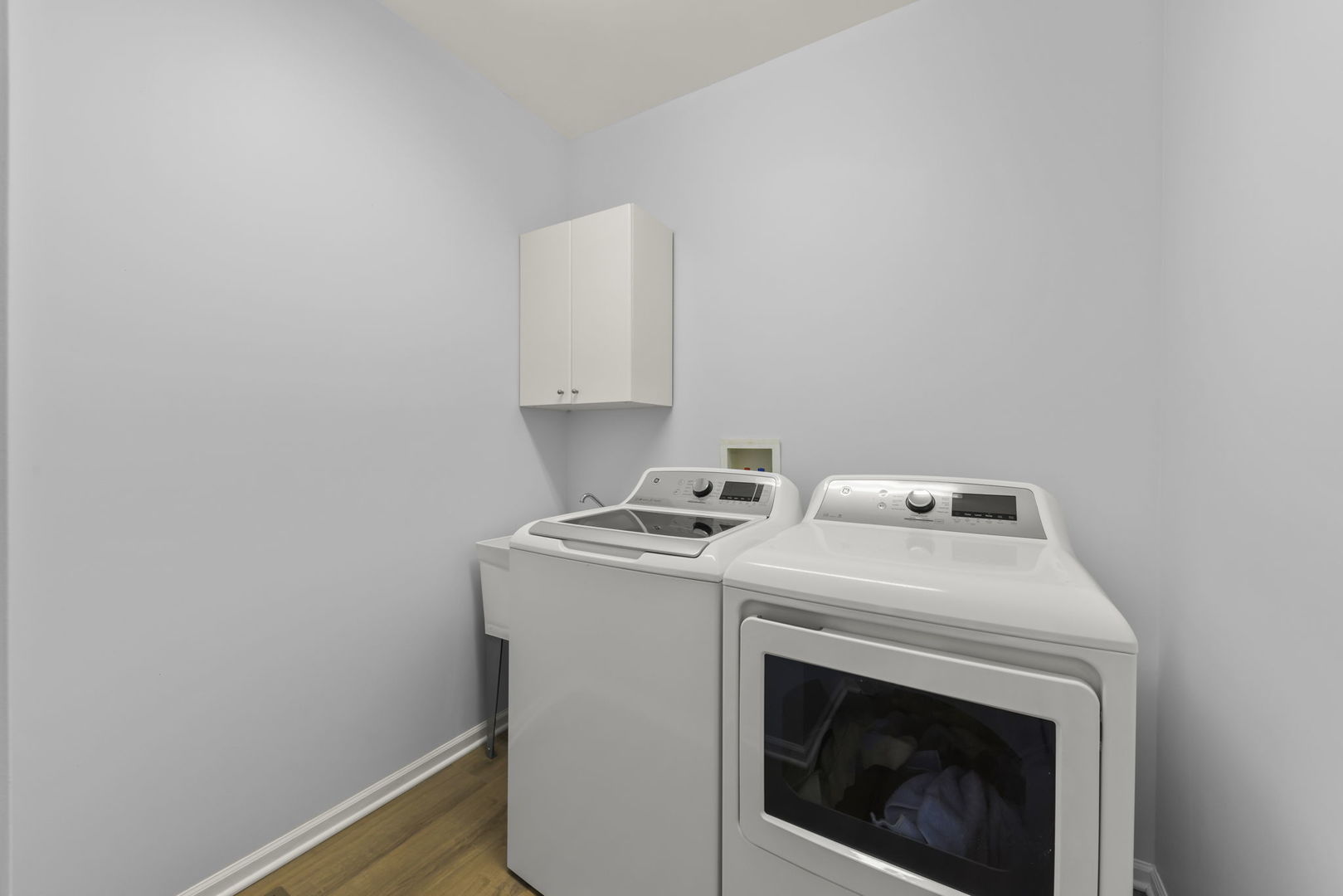 5 Player Court Bolingbrook, IL 60490 - Photo 14 of 37 a utility room with dryer and washer