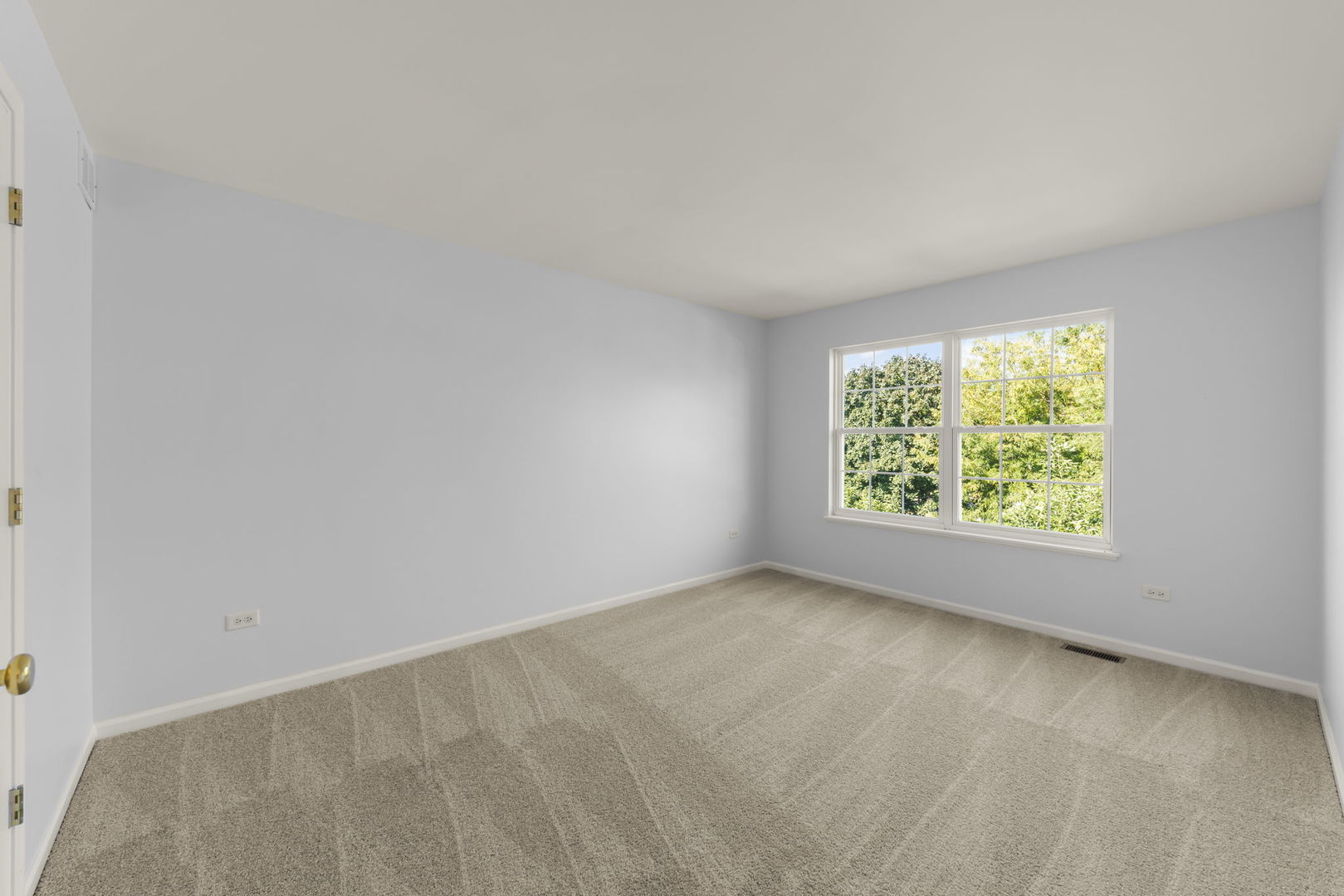 5 Player Court Bolingbrook, IL 60490 - Photo 21 of 37 an empty room with windows