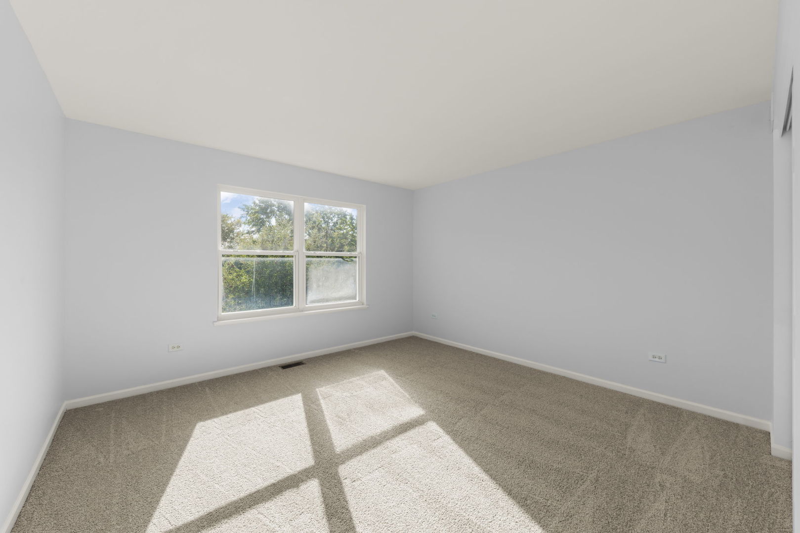 5 Player Court Bolingbrook, IL 60490 - Photo 24 of 37 an empty room with windows