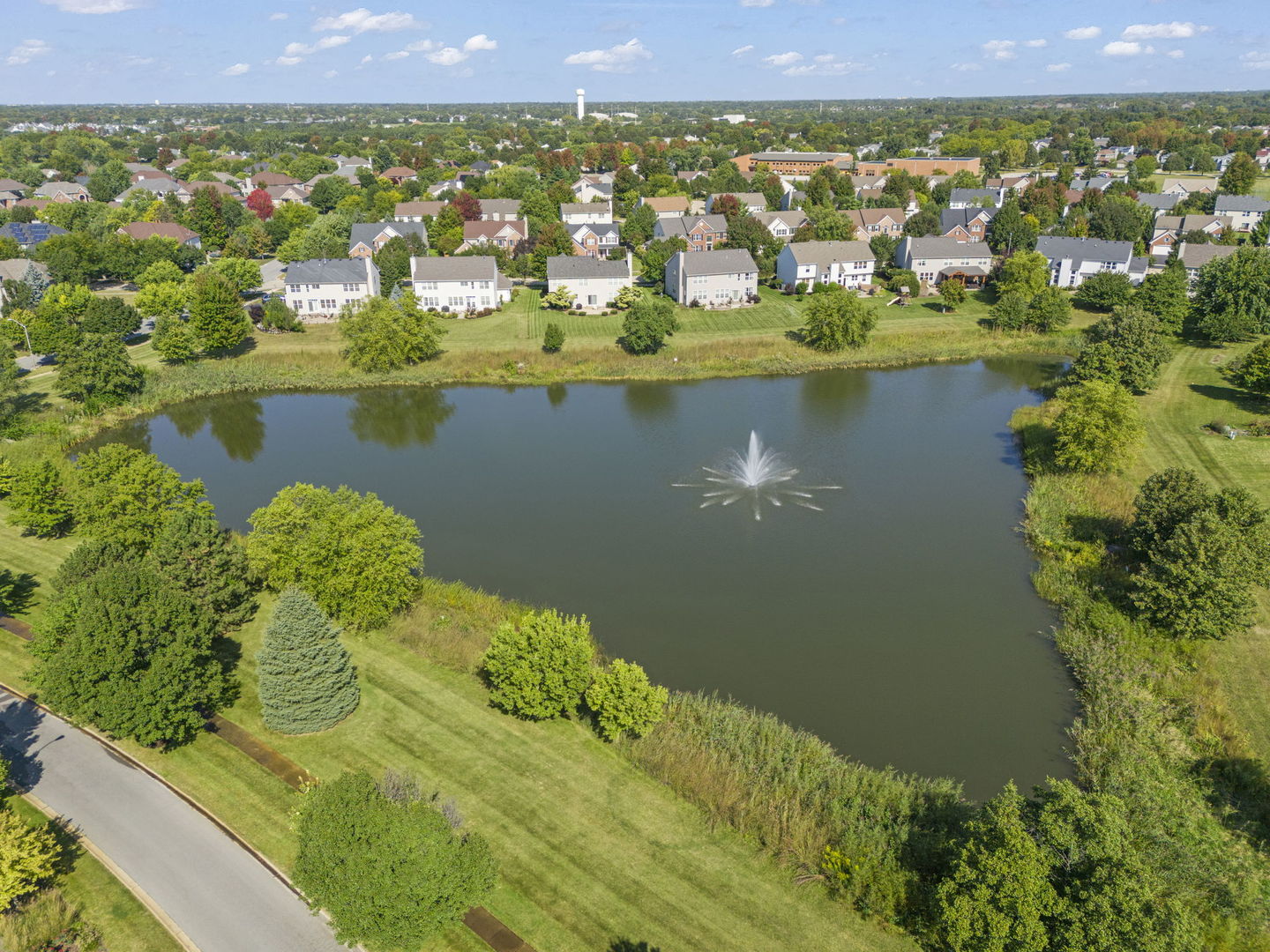 5 Player Court Bolingbrook, IL 60490 - Photo 36 of 37 an aerial view of residential houses with outdoor space and lake view