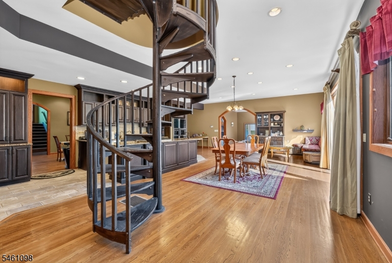 8 Spring Hill Road Annandale, NJ 08801 - Photo 10 of 48 Gallery Image 10