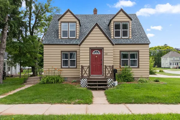 $229,900 | 220 South Union Street, Shawano, WI 54166