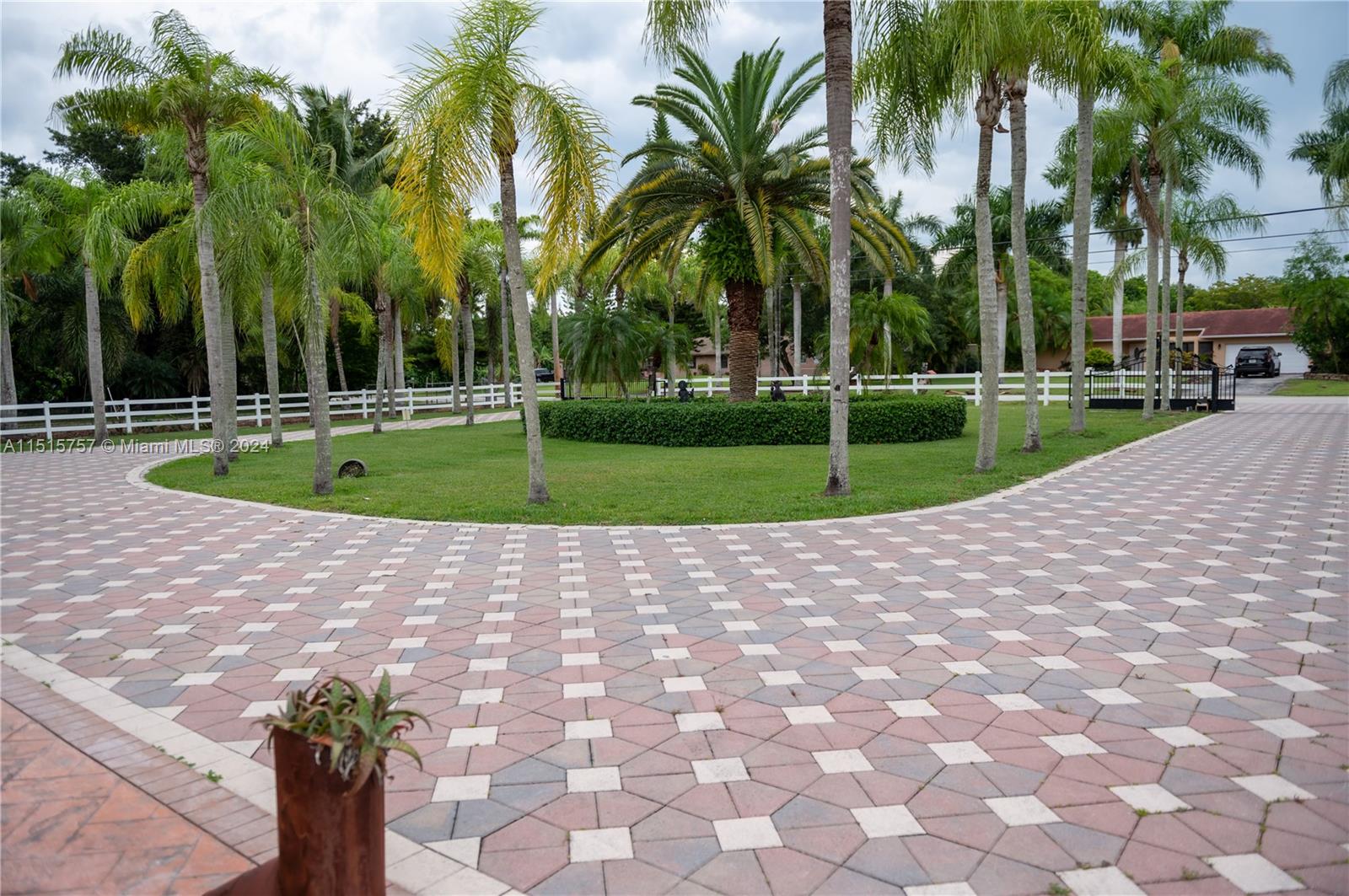 5621 Southwest 185th Way Southwest Ranches, FL 33332 - Photo 5 of 63