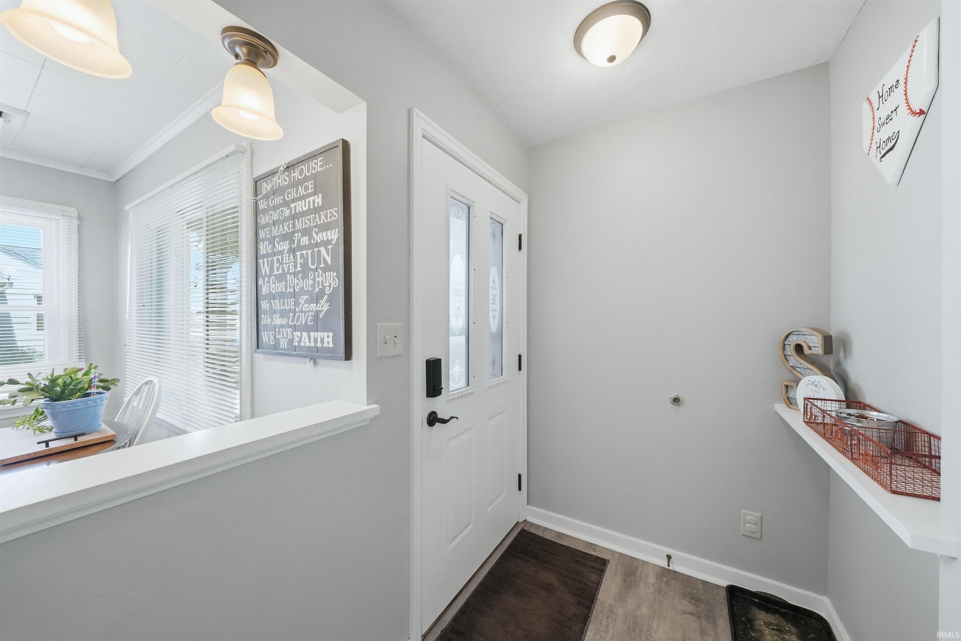 2110 Springfield Avenue Fort Wayne, IN 46805 - Photo 3 of 39