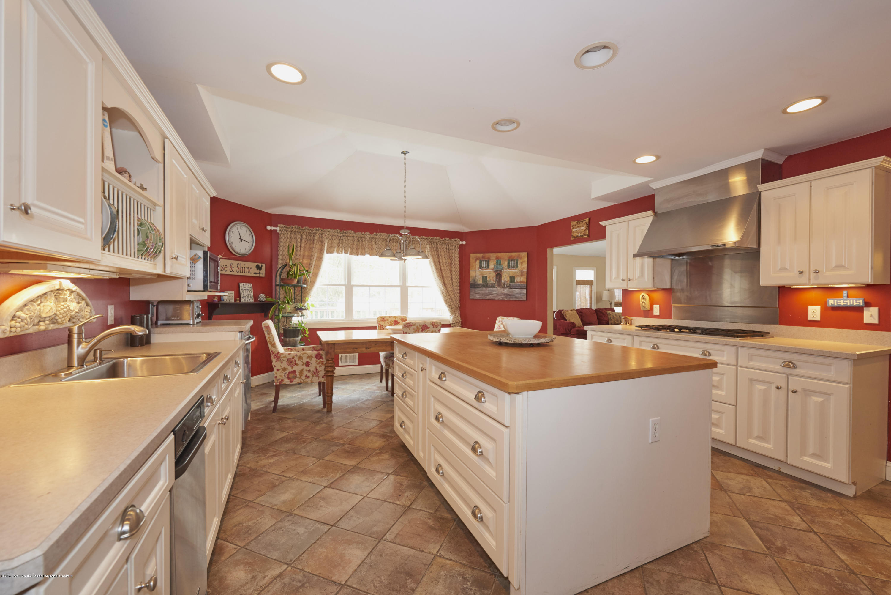 3 Lone Oak Road Middletown, NJ 07748 - Photo 11 of 23 Kitchen