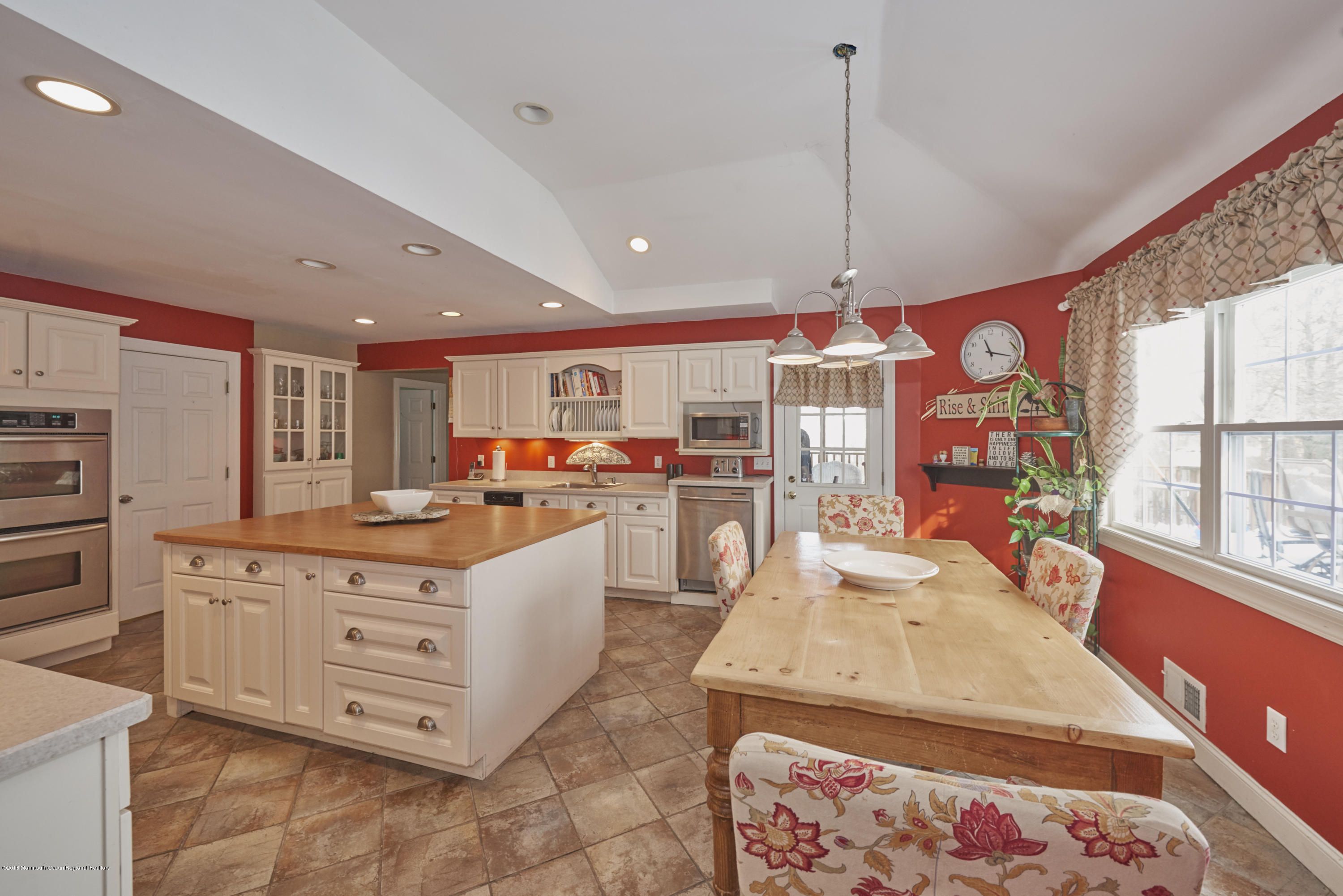 3 Lone Oak Road Middletown, NJ 07748 - Photo 13 of 23 Eat-in Kitchen