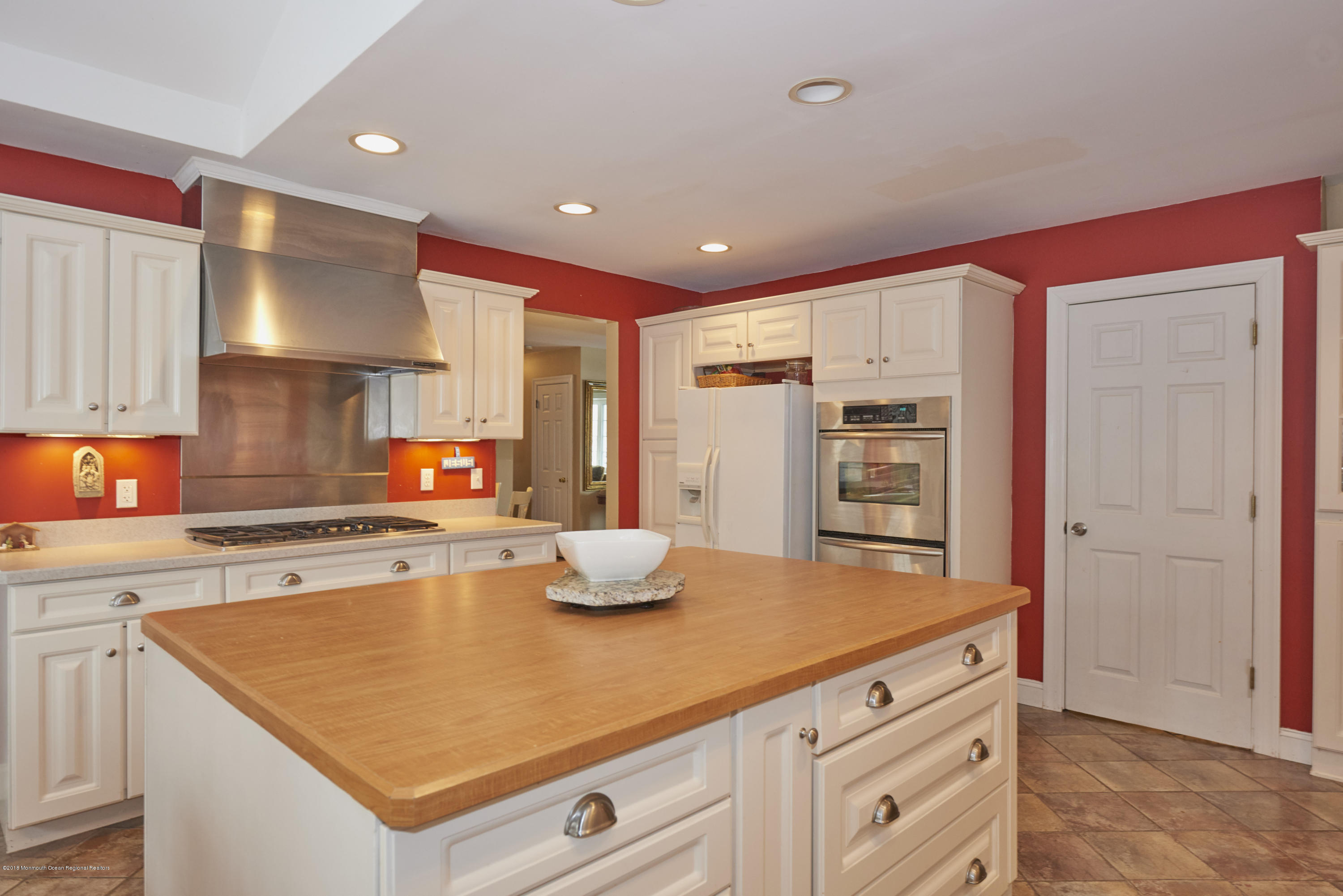3 Lone Oak Road Middletown, NJ 07748 - Photo 14 of 23 Large Island