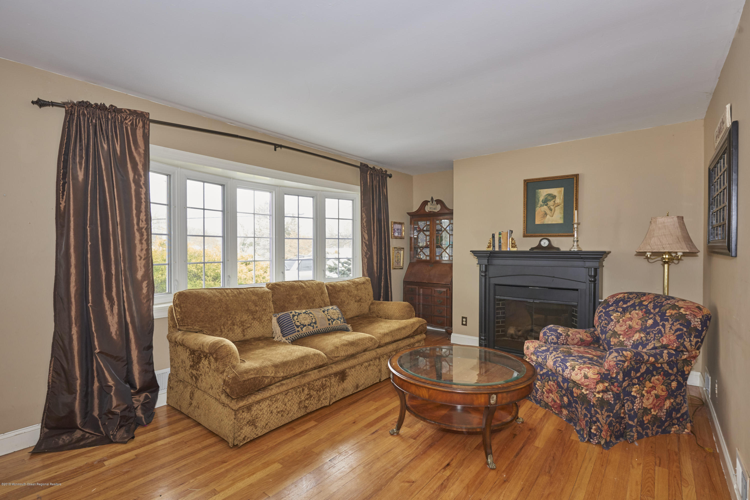 3 Lone Oak Road Middletown, NJ 07748 - Photo 4 of 23 Living Room