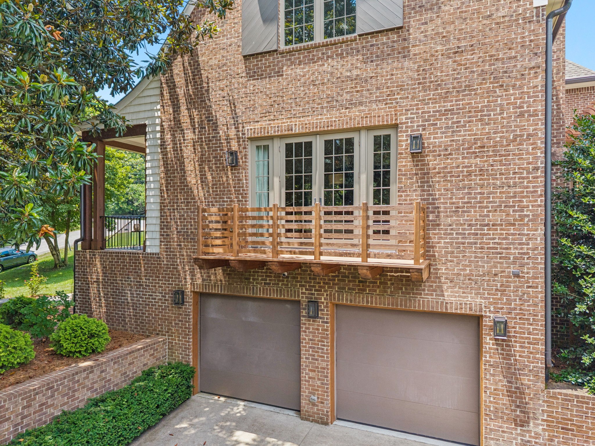 2401 Sterling Road Nashville, TN 37215 - Photo 5 of 92 a front view of a house with a garden
