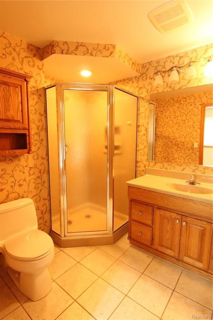 671 Wilwood Road Rochester, MI 48309 - Photo 36 of 39 Basement Full Bath.JPG