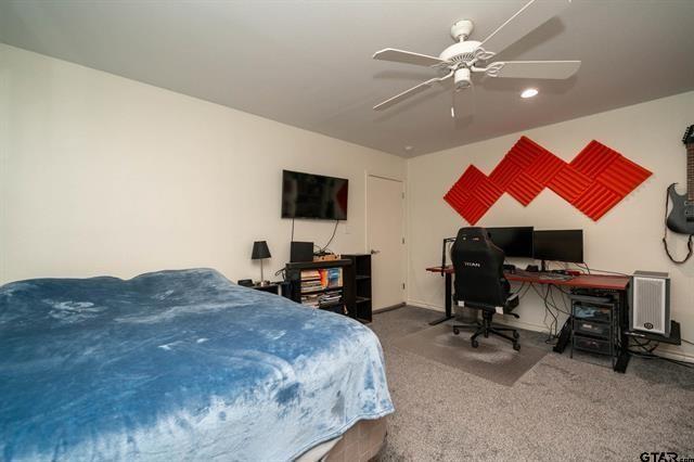 431 Gifford Street Rusk, TX 75785 - Photo 29 of 40 a bedroom with a workspace