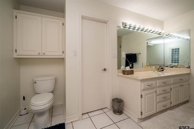 431 Gifford Street Rusk, TX 75785 - Photo 33 of 40 a bathroom with a toilet sink and mirror