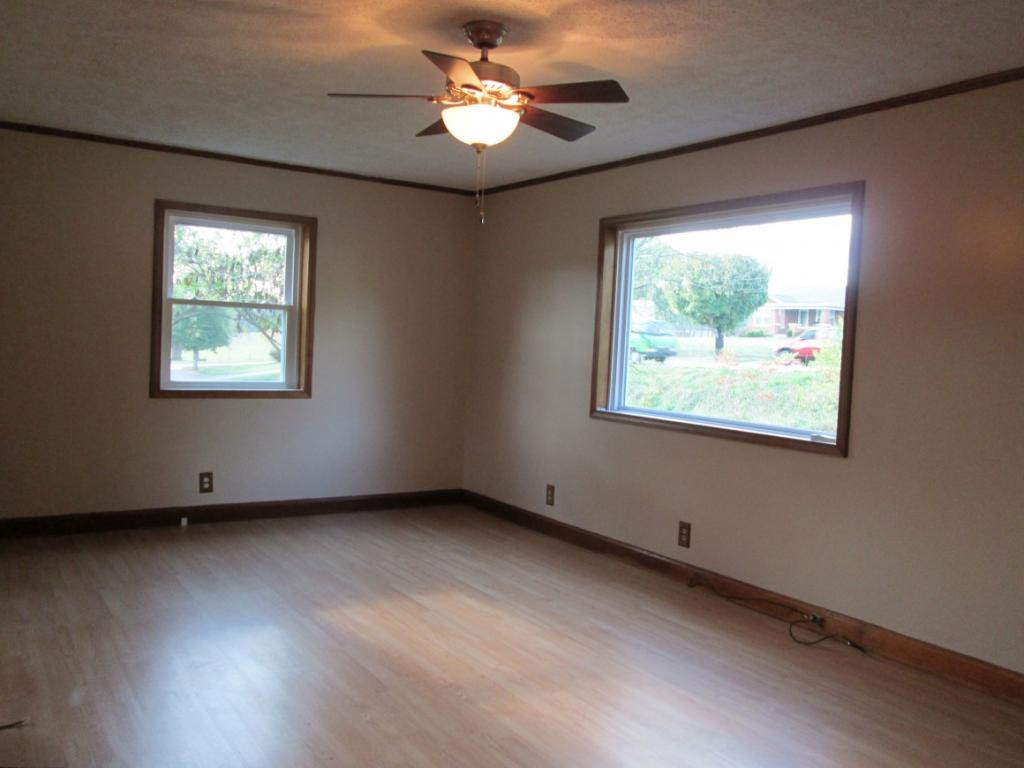 1176 Silver Grove Road Bluff City, TN 37618 - Photo 4 of 26 Living room 2