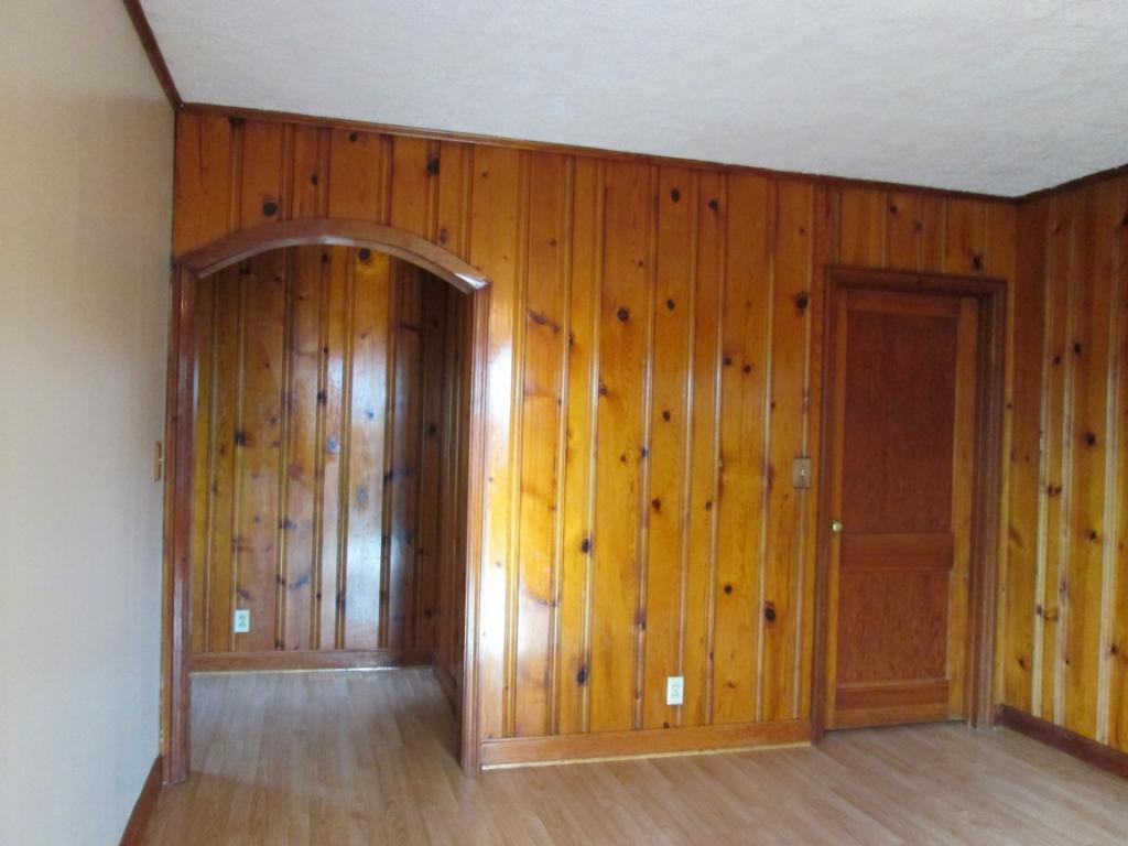 1176 Silver Grove Road Bluff City, TN 37618 - Photo 5 of 26 Living Room 3