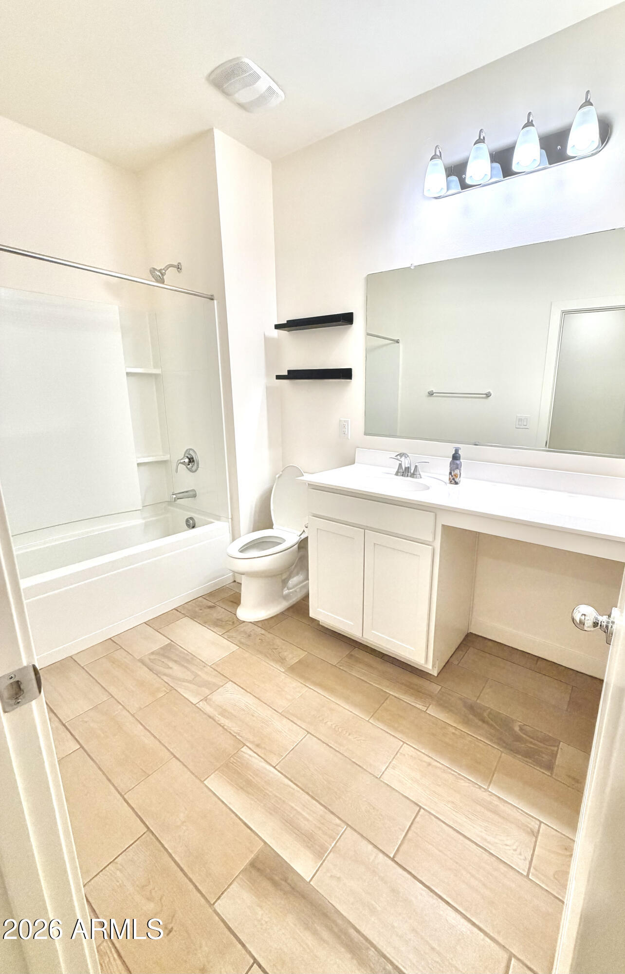 948 East Wiley Way Casa Grande, AZ 85122 - Photo 11 of 19 Hall Bath