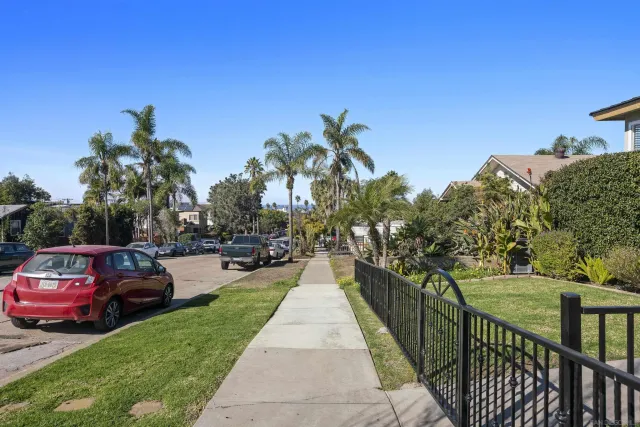 a view of a house with a backyard