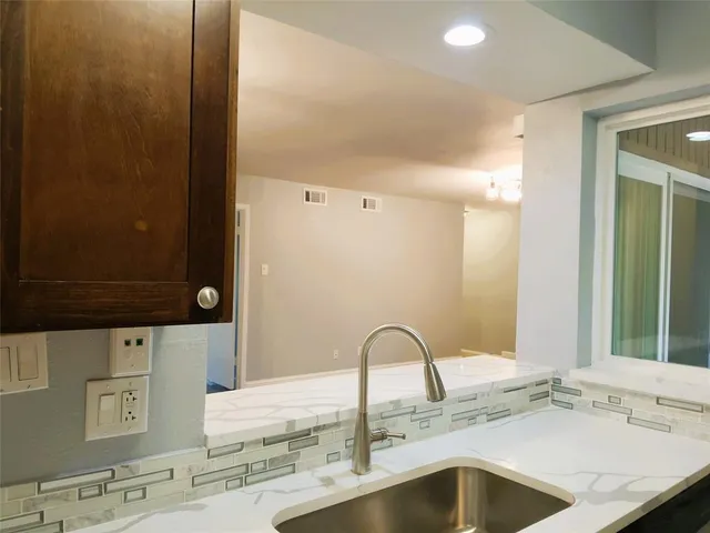 $1,600 | 5154 Amesbury Drive, Unit 227, Dallas, TX 75206