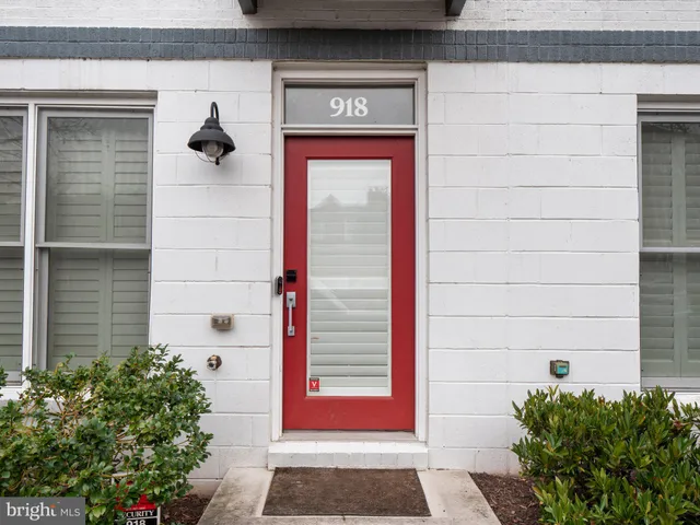 $1,099,000 | 918 Pete Jones Way, Alexandria, VA 22314