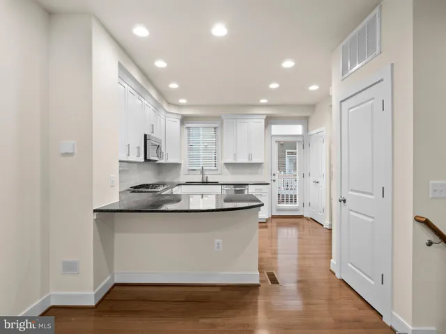 $1,099,000 | 918 Pete Jones Way, Alexandria, VA 22314