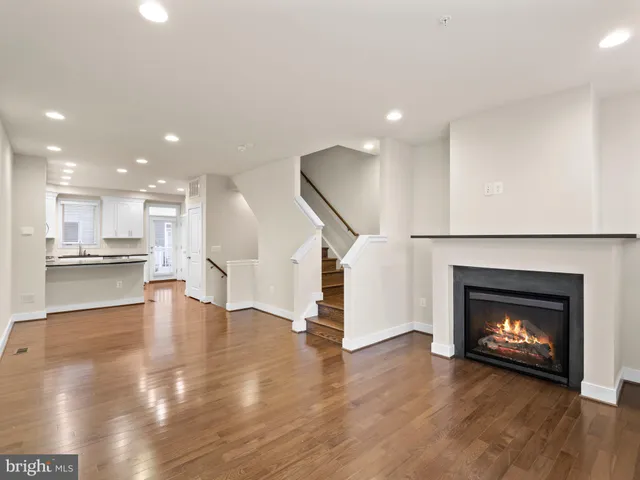 $1,099,000 | 918 Pete Jones Way, Alexandria, VA 22314