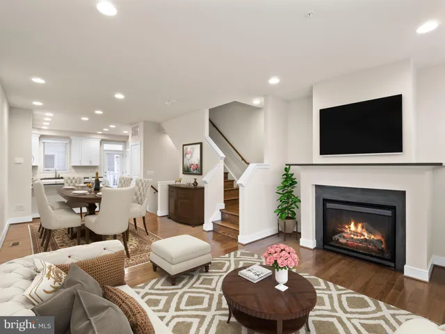 $1,099,000 | 918 Pete Jones Way, Alexandria, VA 22314