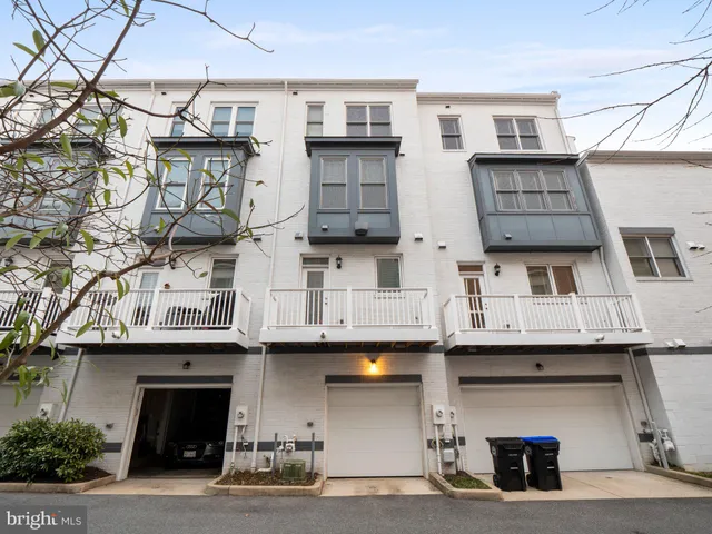 $1,099,000 | 918 Pete Jones Way, Alexandria, VA 22314