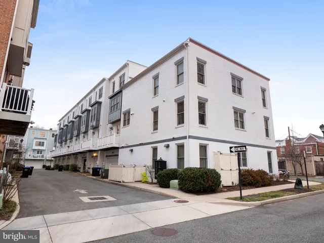 $1,099,000 | 918 Pete Jones Way, Alexandria, VA 22314