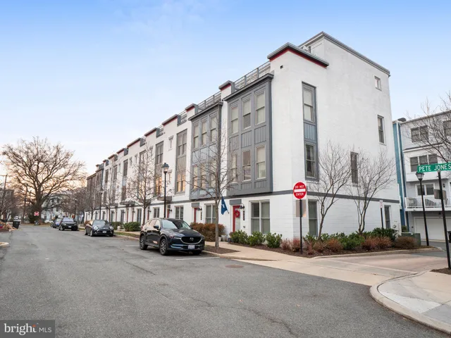 $1,099,000 | 918 Pete Jones Way, Alexandria, VA 22314