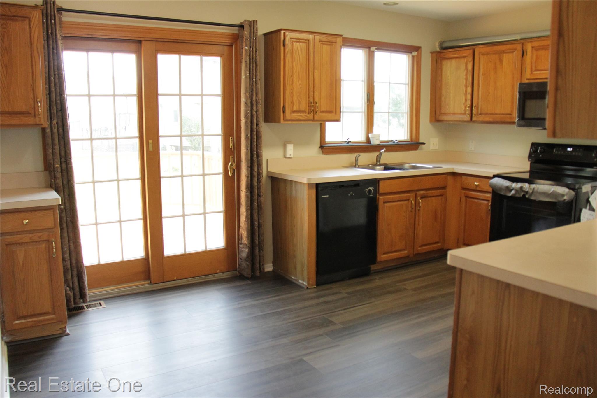 44777 Saltz Road Canton, MI 48187 - Photo 25 of 65 Kitchen