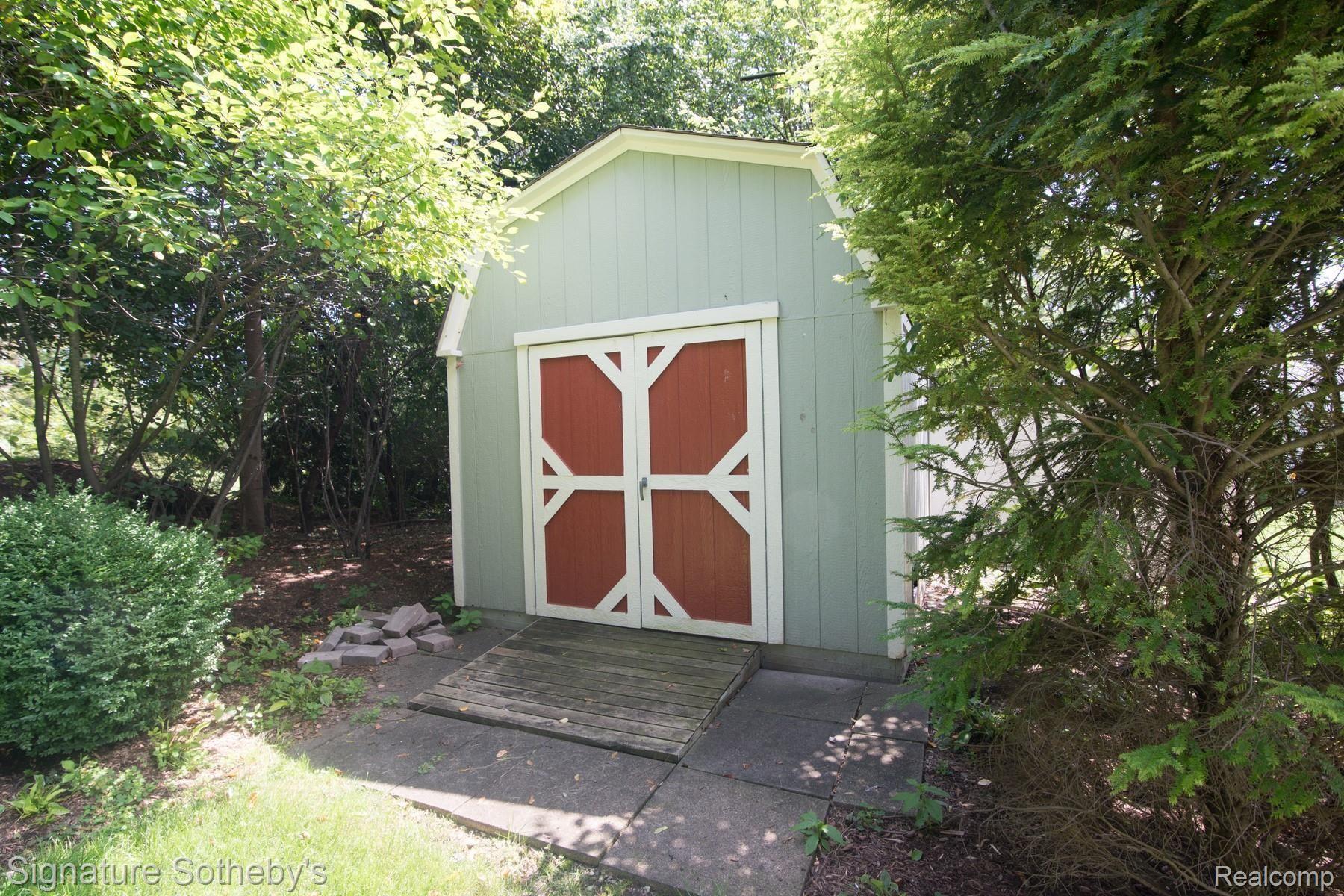 172 Chesterfield Road Bloomfield Hills, MI 48304 - Photo 55 of 98 006_32.jpg Storage garden shed
