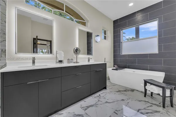 $1,400,000 | 3973 Southwest 140th Avenue, Davie, FL 33330