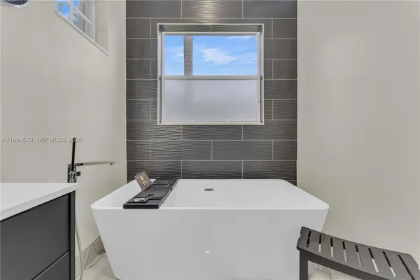 $1,400,000 | 3973 Southwest 140th Avenue, Davie, FL 33330