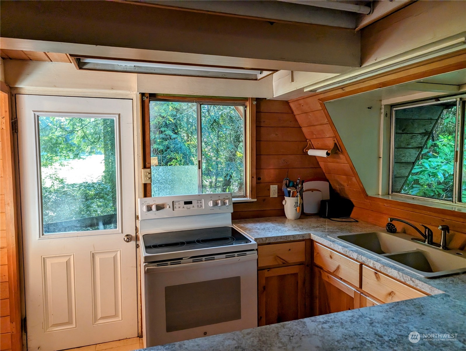 520 South Beach Road Point Roberts, WA 98281 - Photo 12 of 20