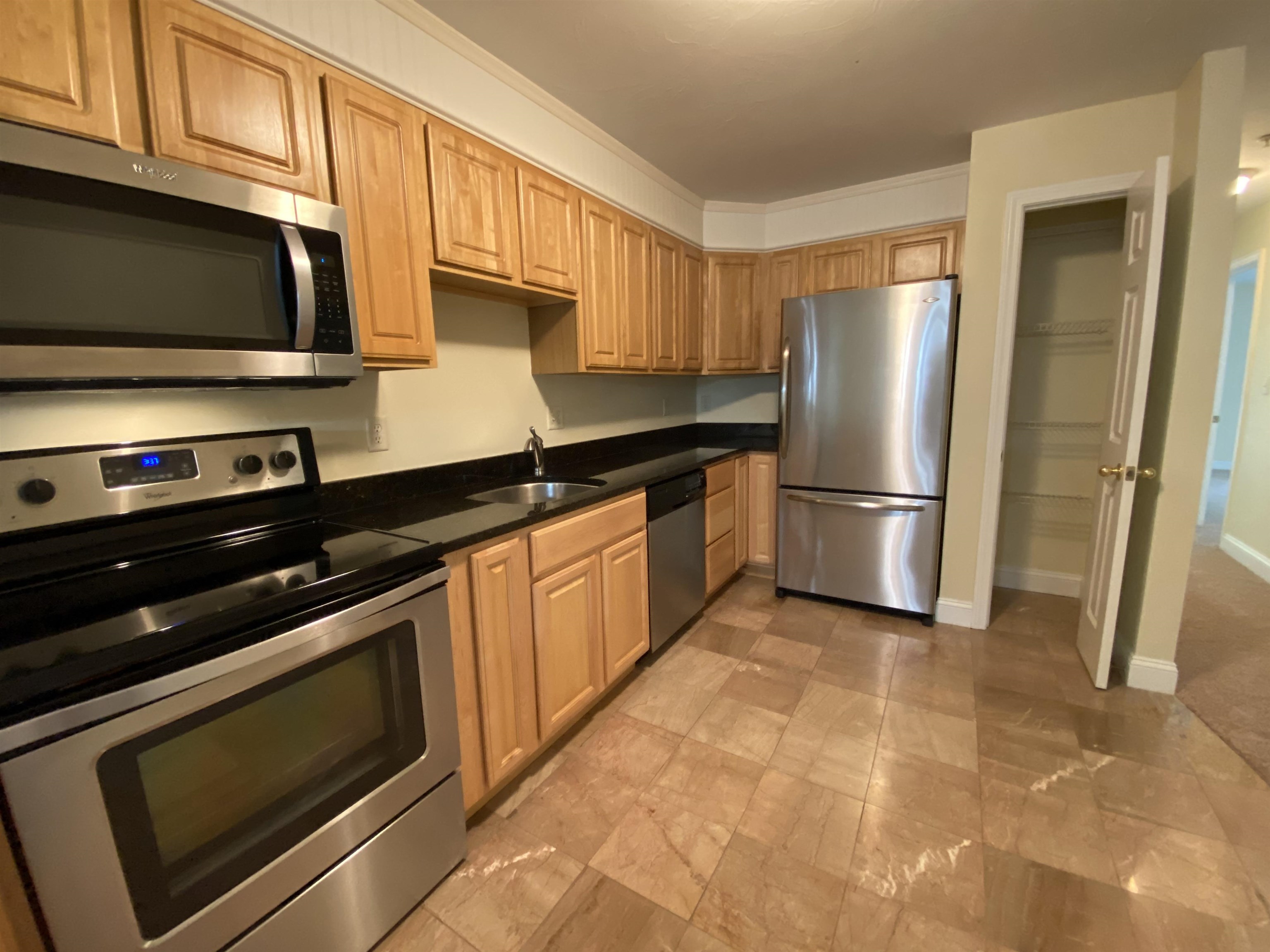 99 Mammoth Road, Unit 11 Hooksett, NH 03106 - Photo 12 of 40