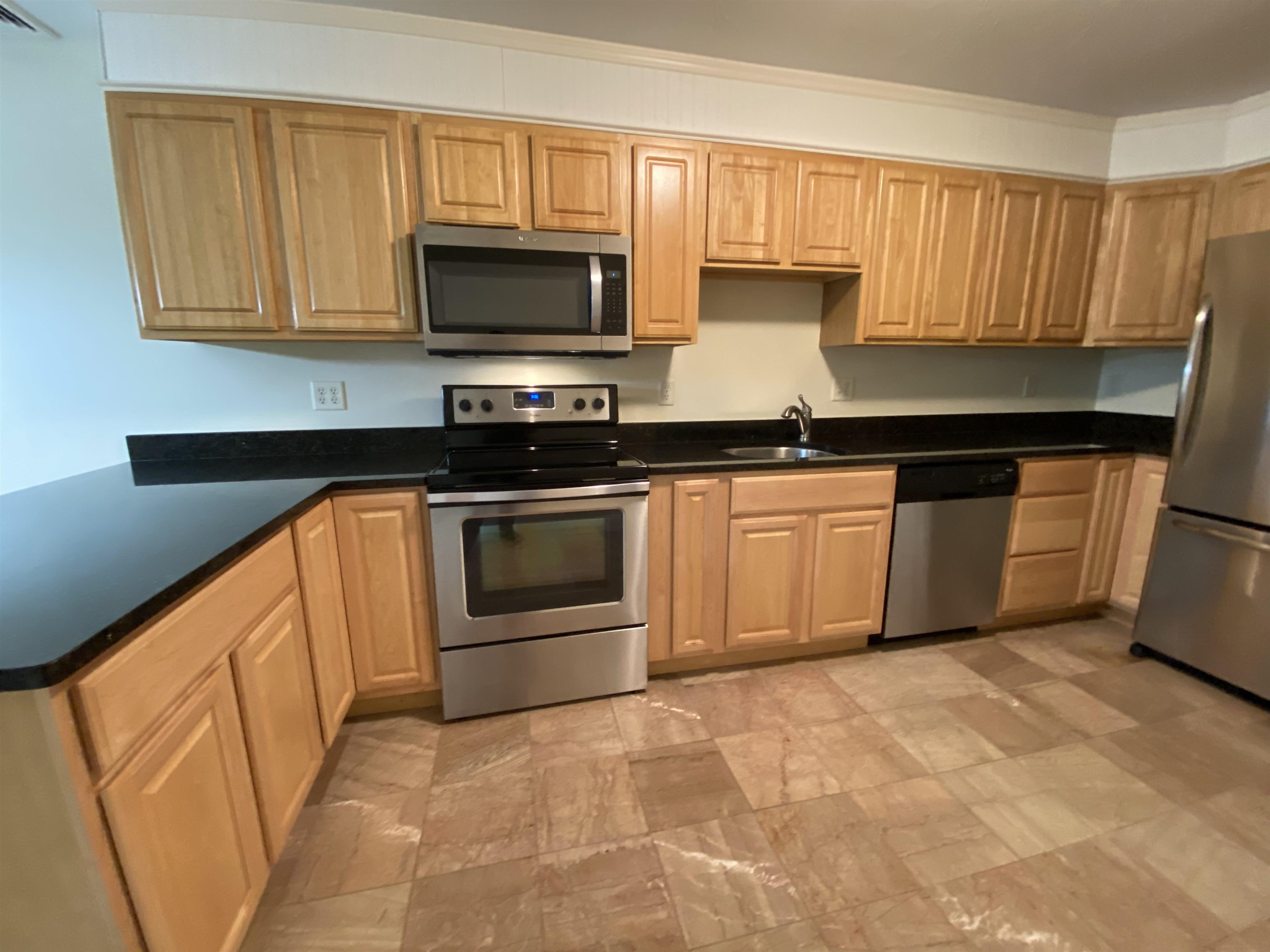 99 Mammoth Road, Unit 11 Hooksett, NH 03106 - Photo 13 of 40