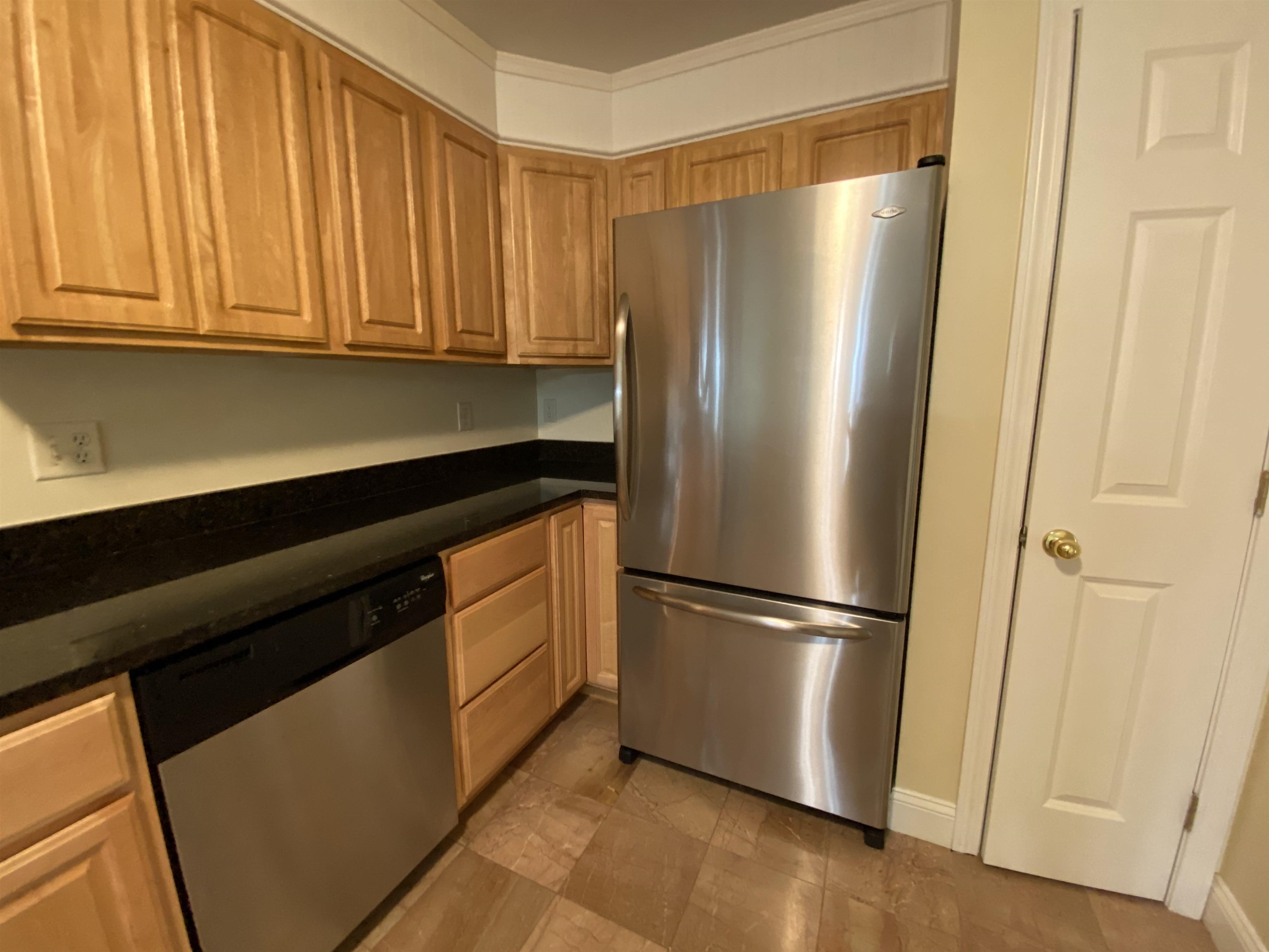 99 Mammoth Road, Unit 11 Hooksett, NH 03106 - Photo 14 of 40