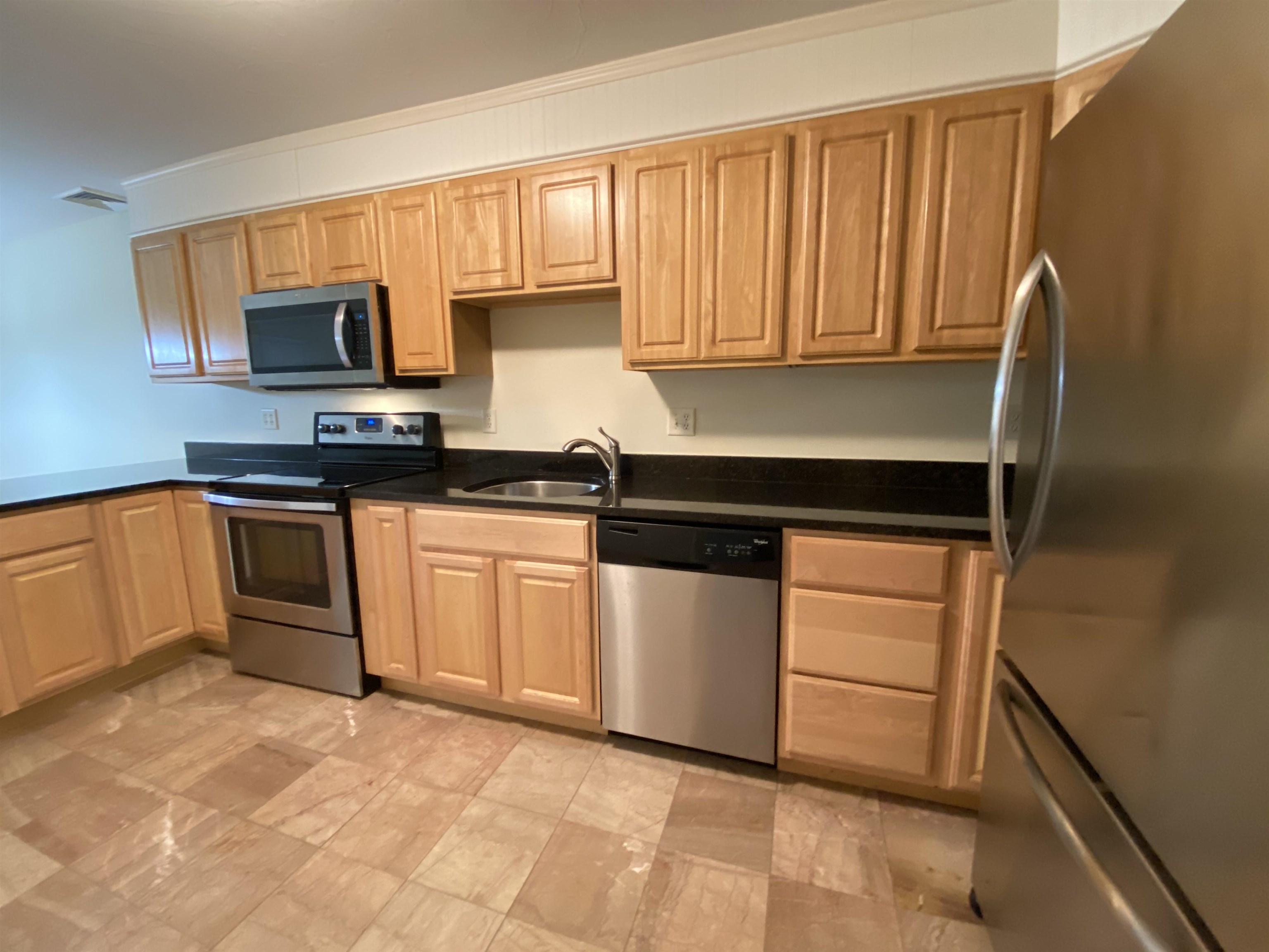 99 Mammoth Road, Unit 11 Hooksett, NH 03106 - Photo 15 of 40