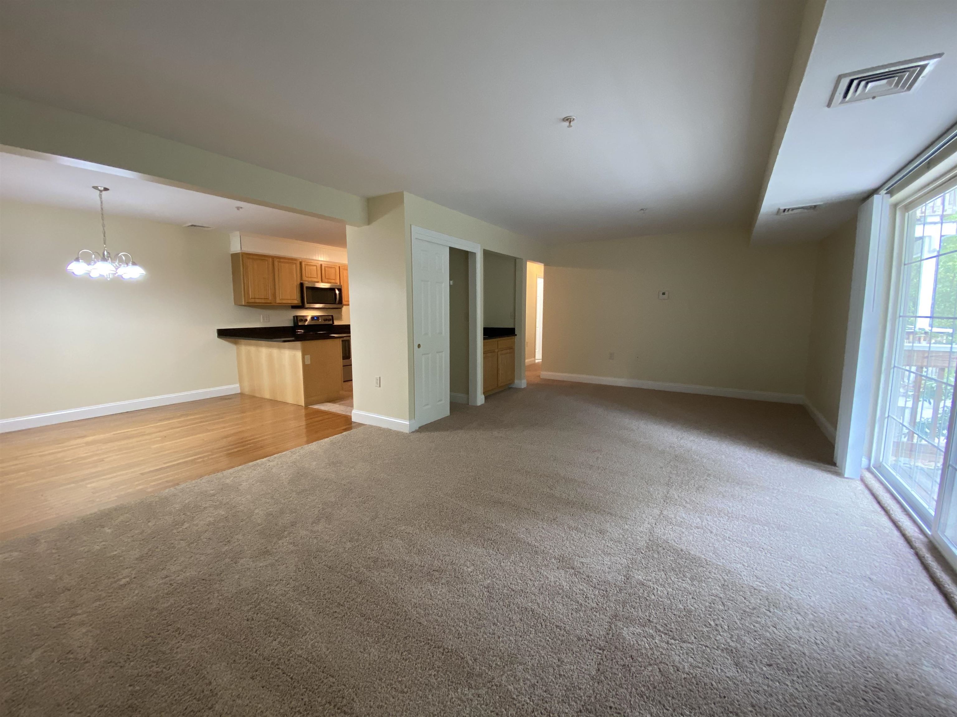 99 Mammoth Road, Unit 11 Hooksett, NH 03106 - Photo 19 of 40
