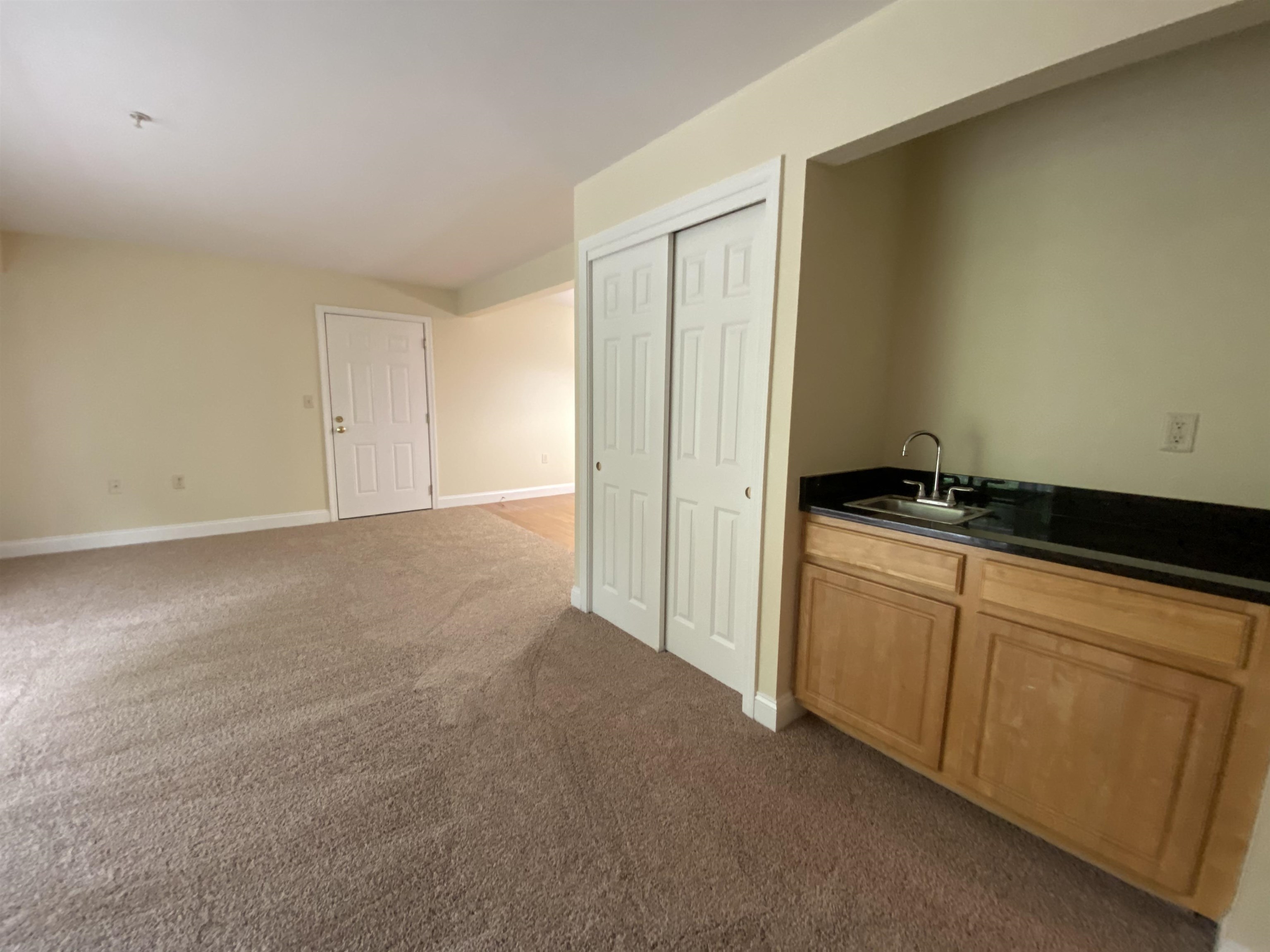 99 Mammoth Road, Unit 11 Hooksett, NH 03106 - Photo 20 of 40