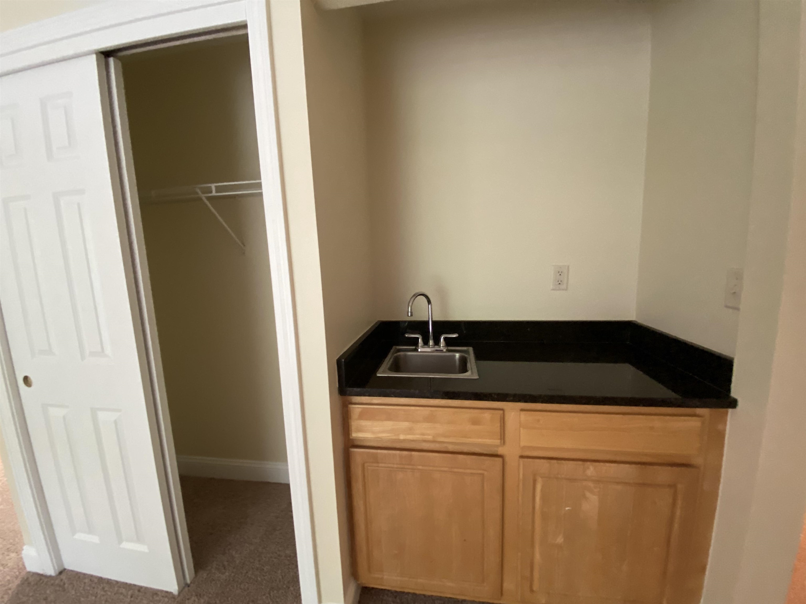 99 Mammoth Road, Unit 11 Hooksett, NH 03106 - Photo 21 of 40