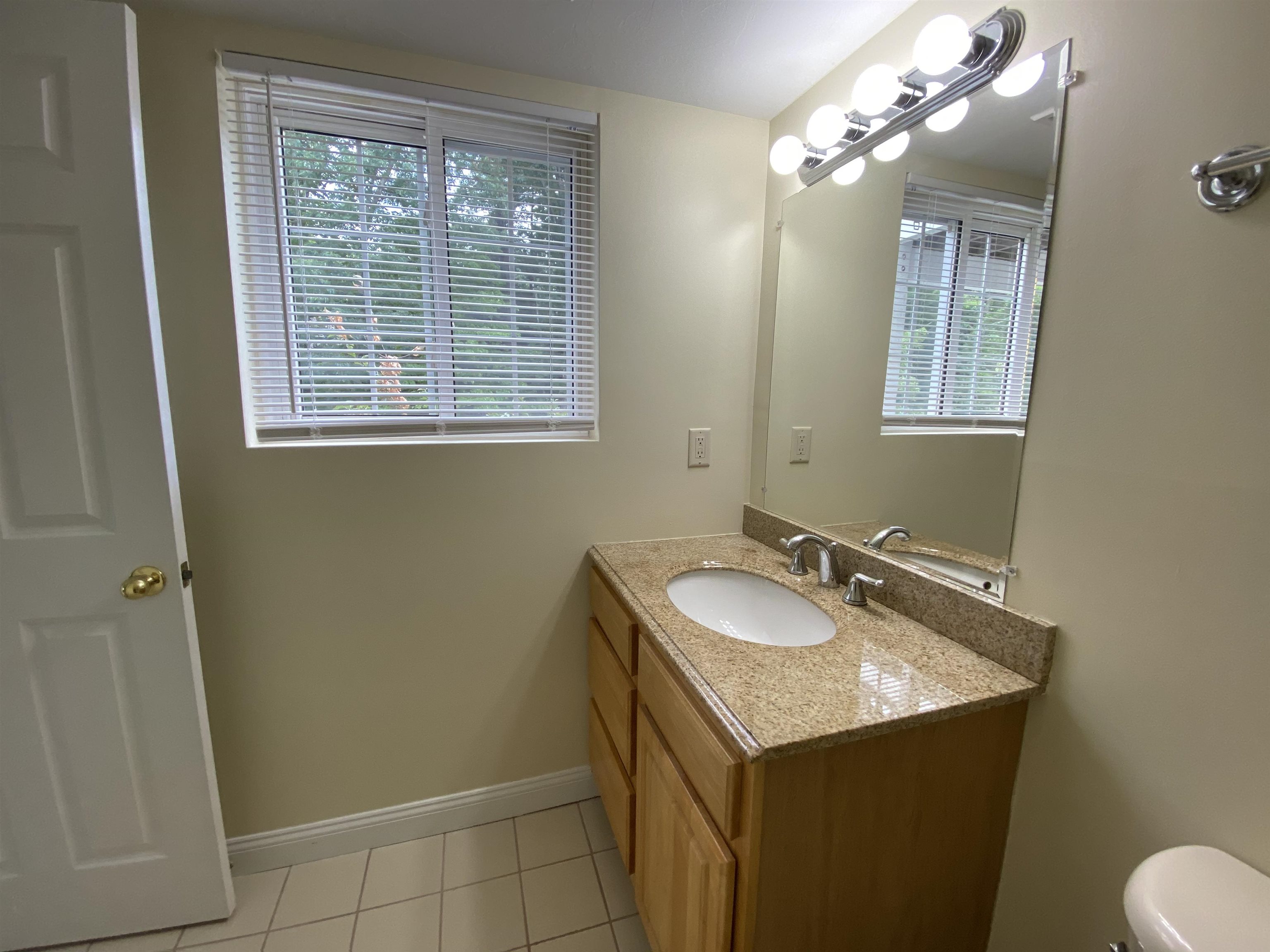 99 Mammoth Road, Unit 11 Hooksett, NH 03106 - Photo 24 of 40