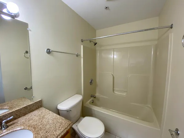 $2,367 | 99 Mammoth Road, Unit 11, Hooksett, NH 03106