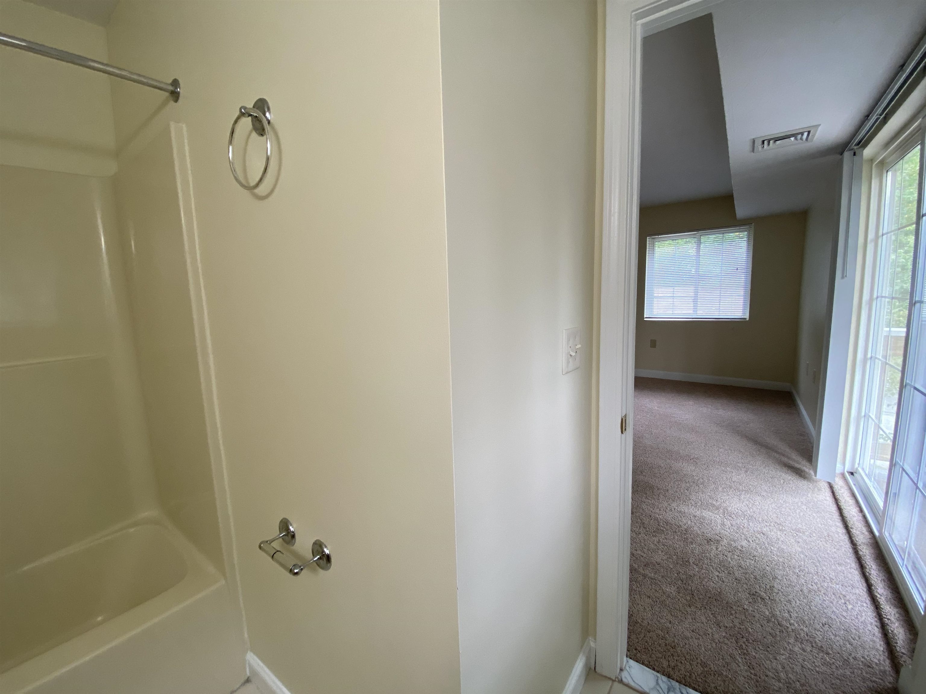 99 Mammoth Road, Unit 11 Hooksett, NH 03106 - Photo 30 of 40