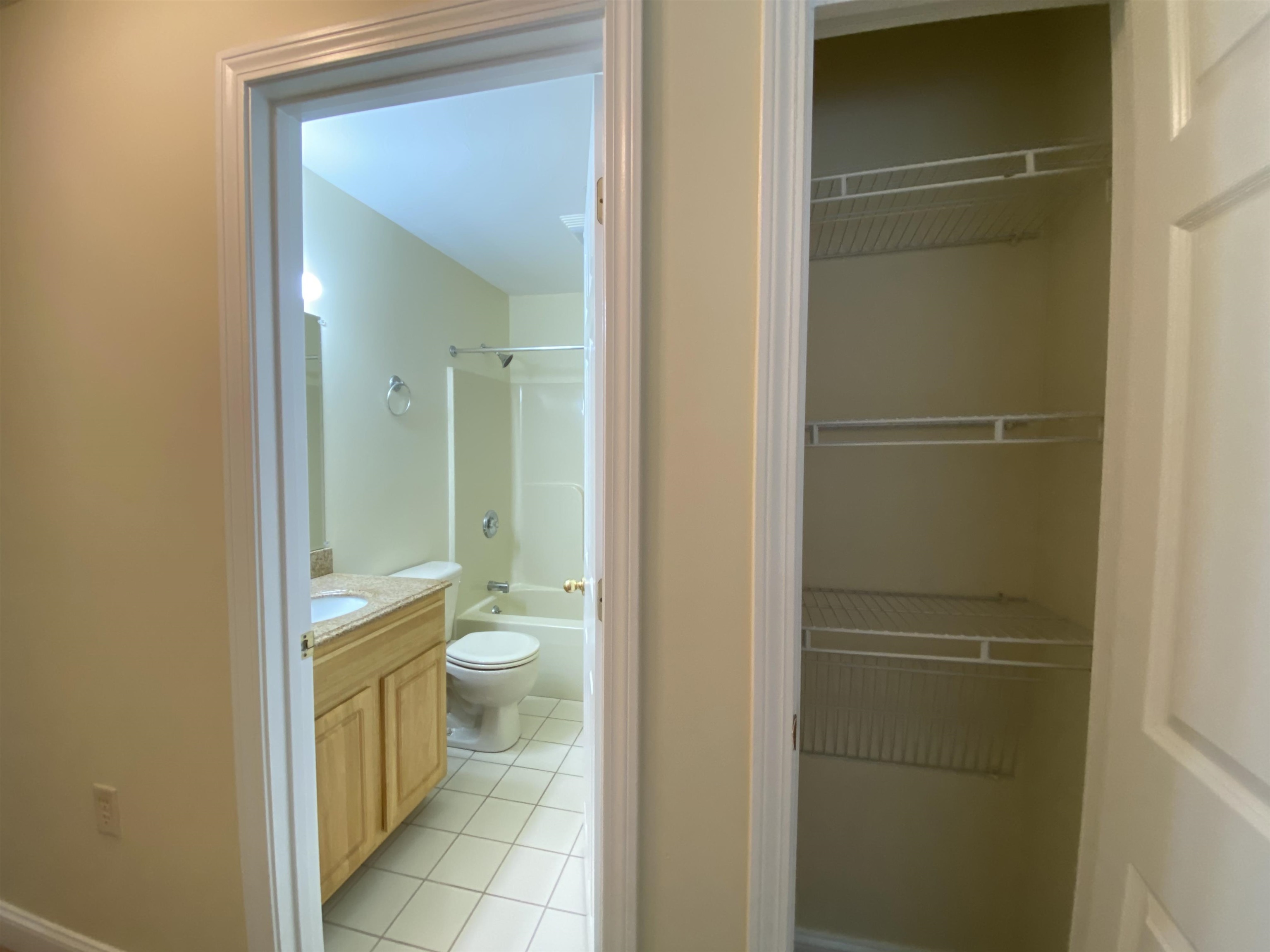 99 Mammoth Road, Unit 11 Hooksett, NH 03106 - Photo 32 of 40