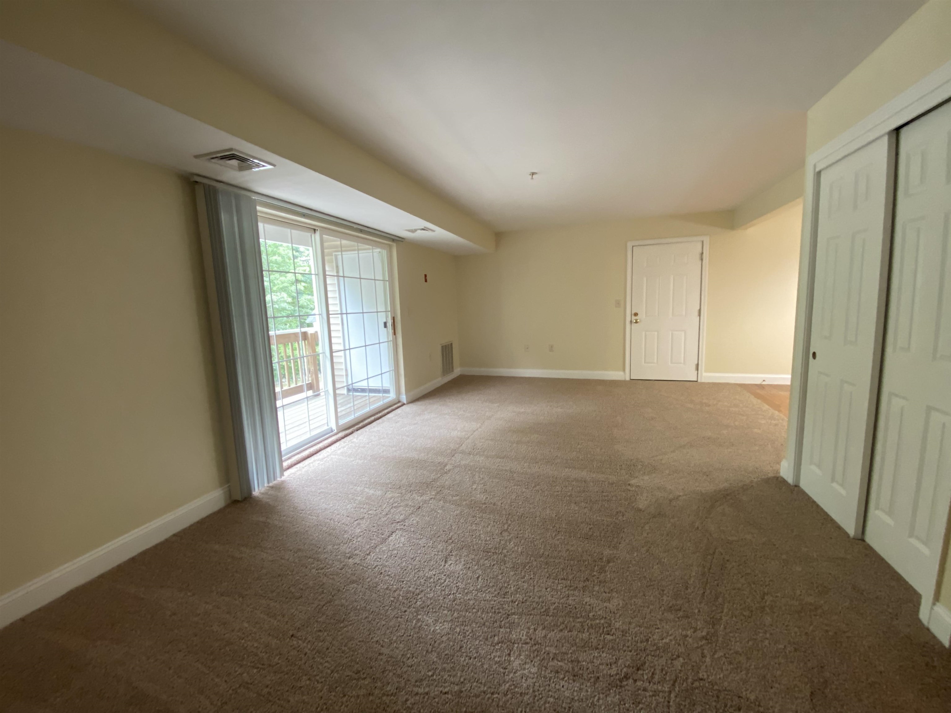 99 Mammoth Road, Unit 11 Hooksett, NH 03106 - Photo 34 of 40