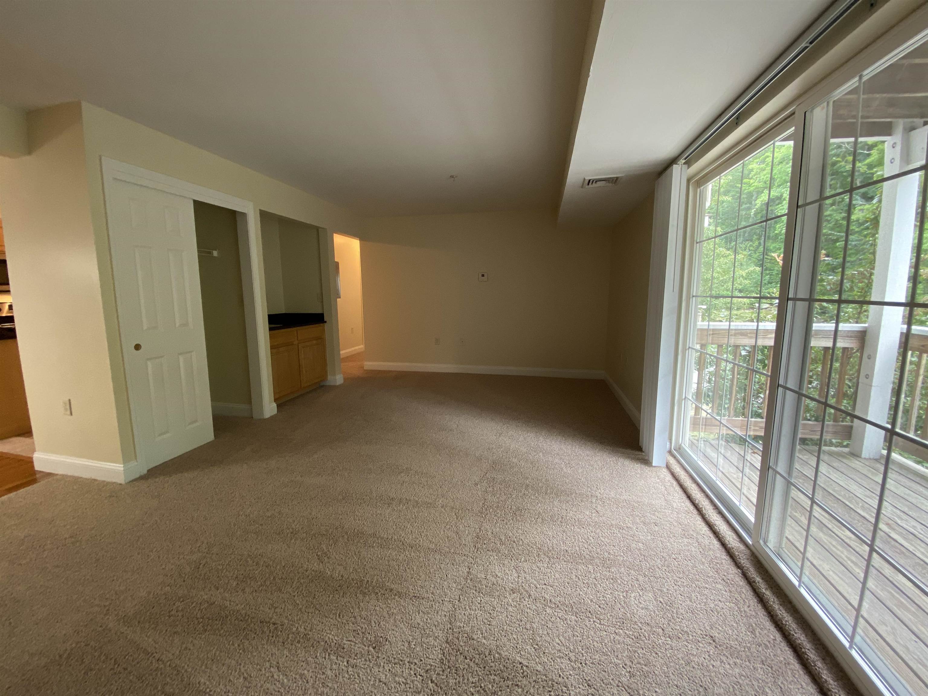 99 Mammoth Road, Unit 11 Hooksett, NH 03106 - Photo 36 of 40