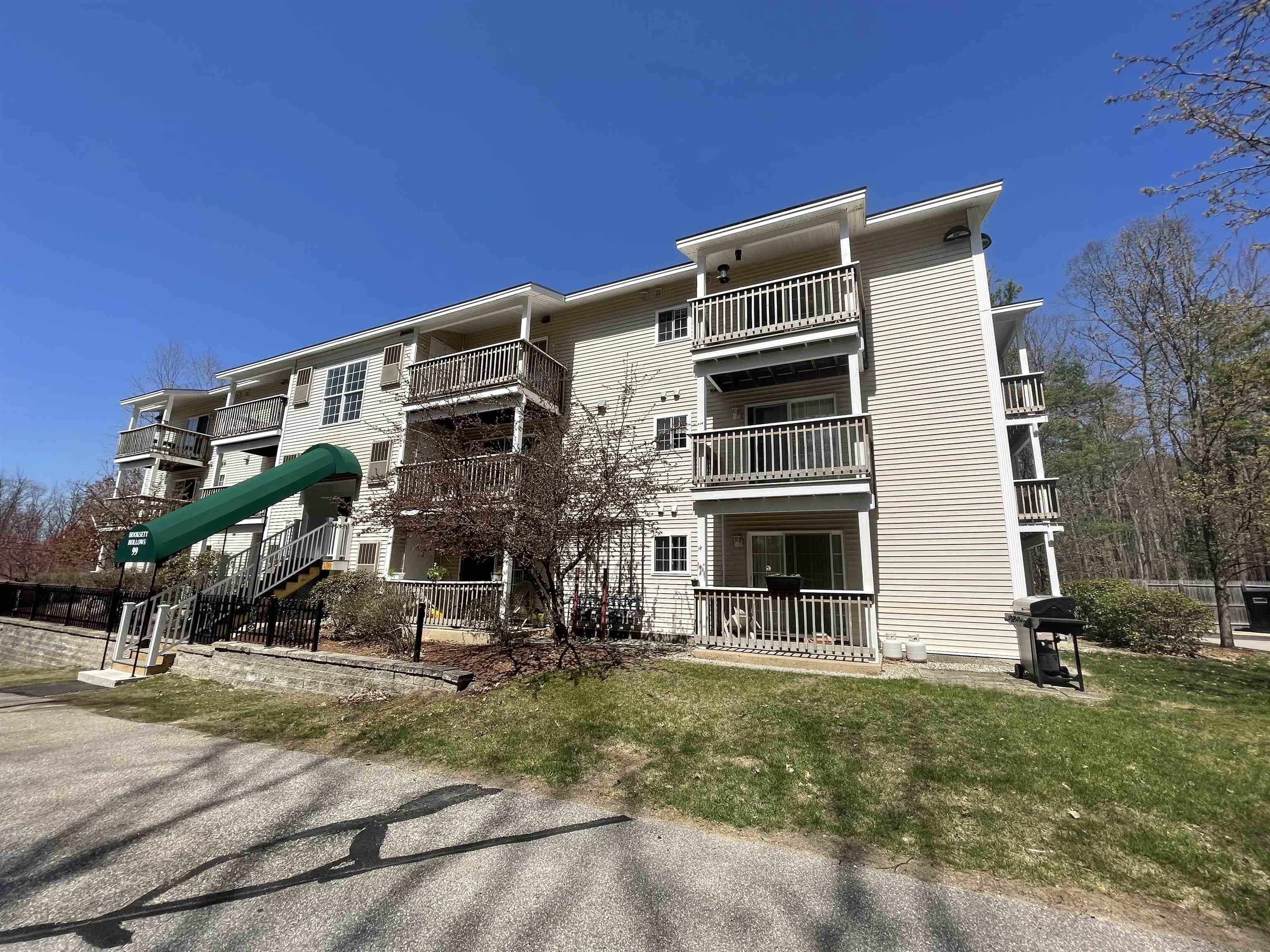 99 Mammoth Road, Unit 11 Hooksett, NH 03106 - Photo 4 of 40