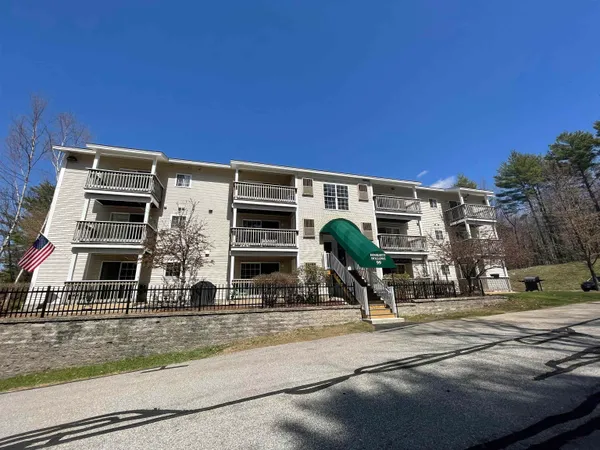 $2,367 | 99 Mammoth Road, Unit 11, Hooksett, NH 03106