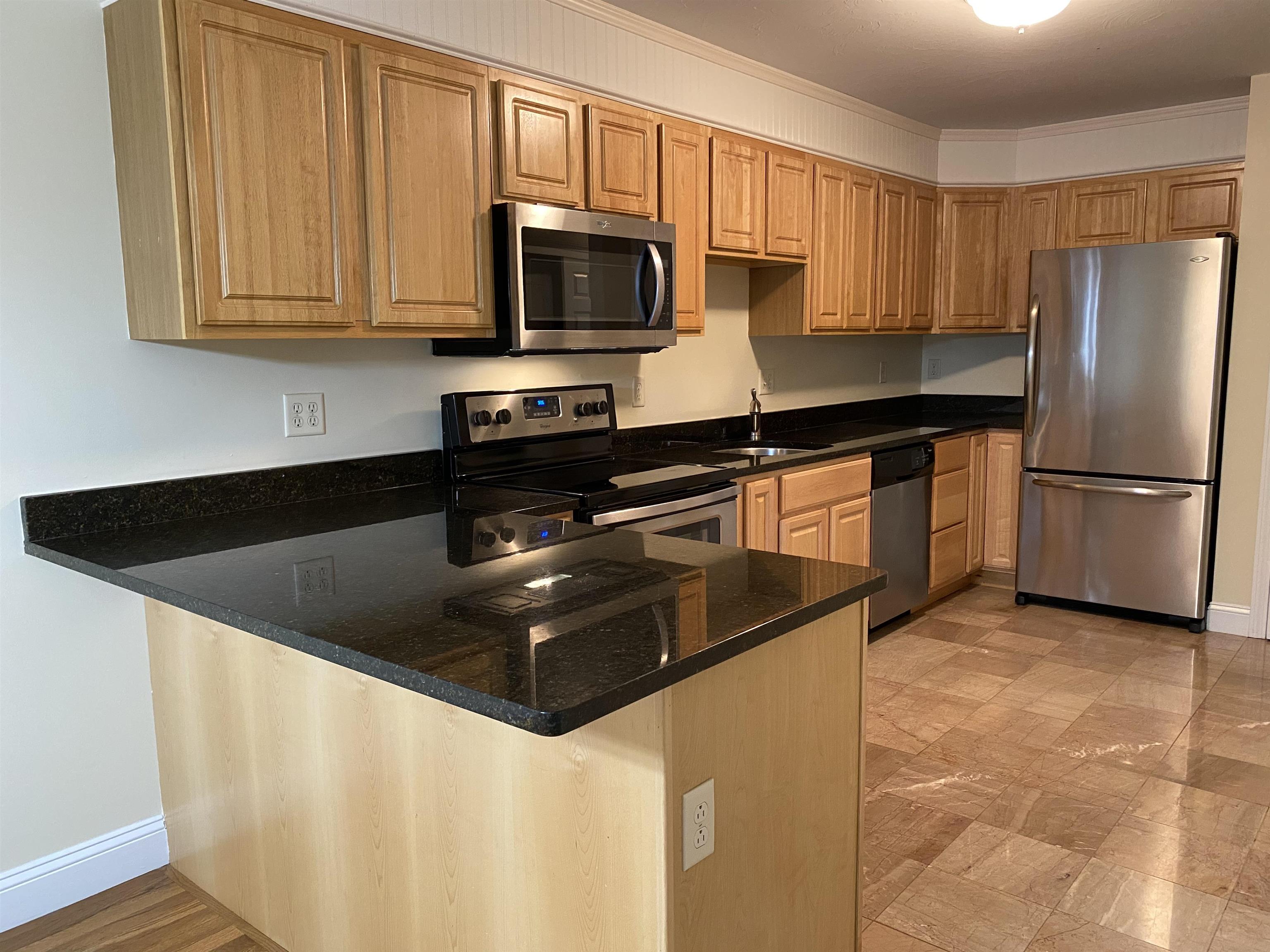 99 Mammoth Road, Unit 11 Hooksett, NH 03106 - Photo 9 of 40